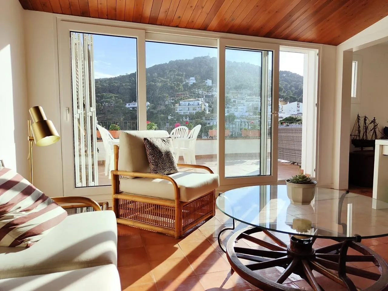 Tamariu Platja - Penthouse On Passeig Del Mar. Apartment Spain
