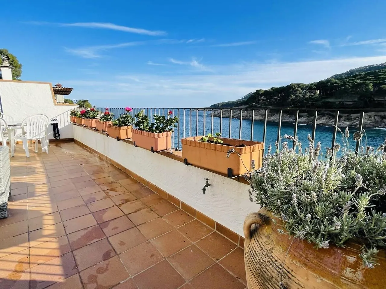 Tamariu Platja - Penthouse On Passeig Del Mar. Apartment