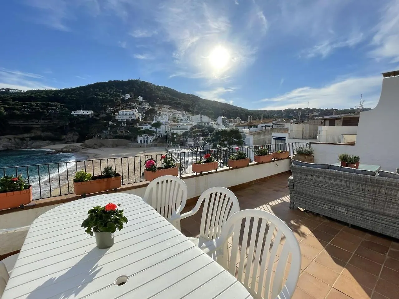 Tamariu Platja - Penthouse On Passeig Del Mar. Apartment