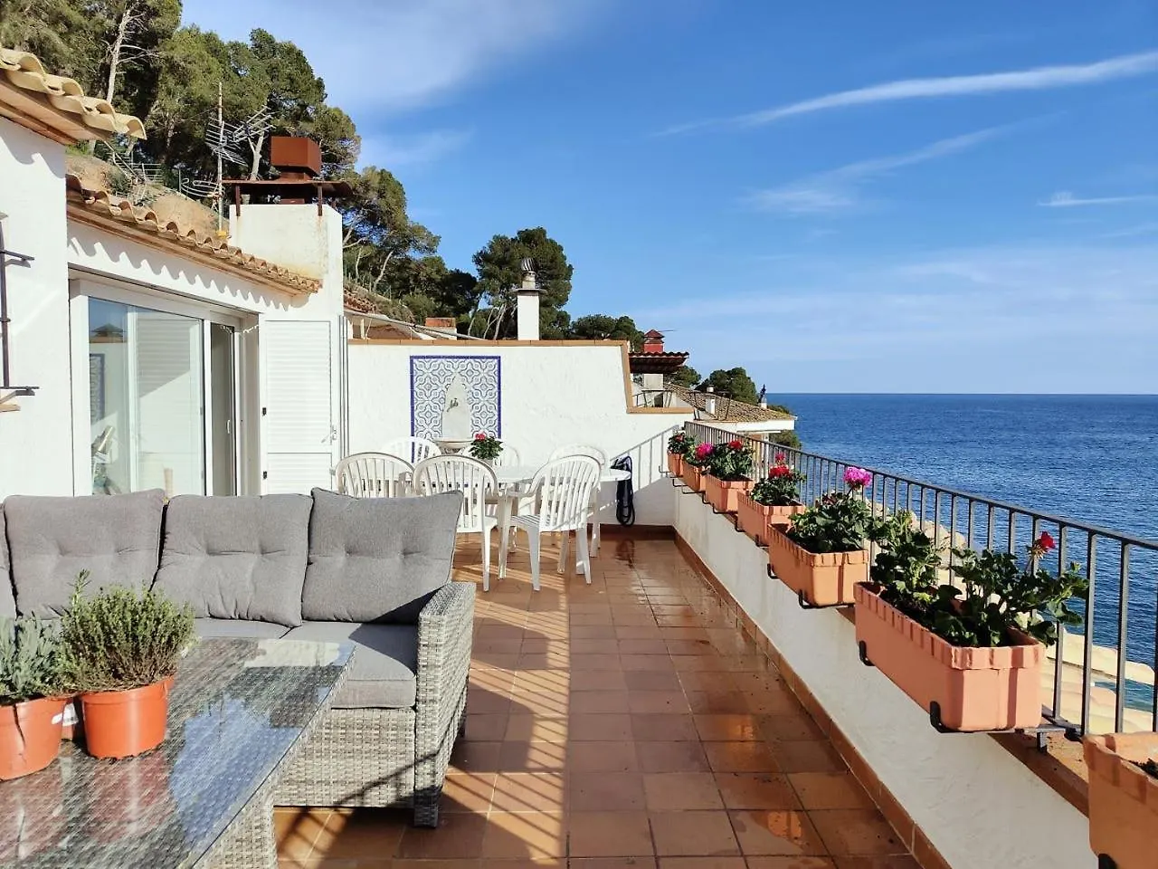 Tamariu Platja - Penthouse On Passeig Del Mar. Apartment