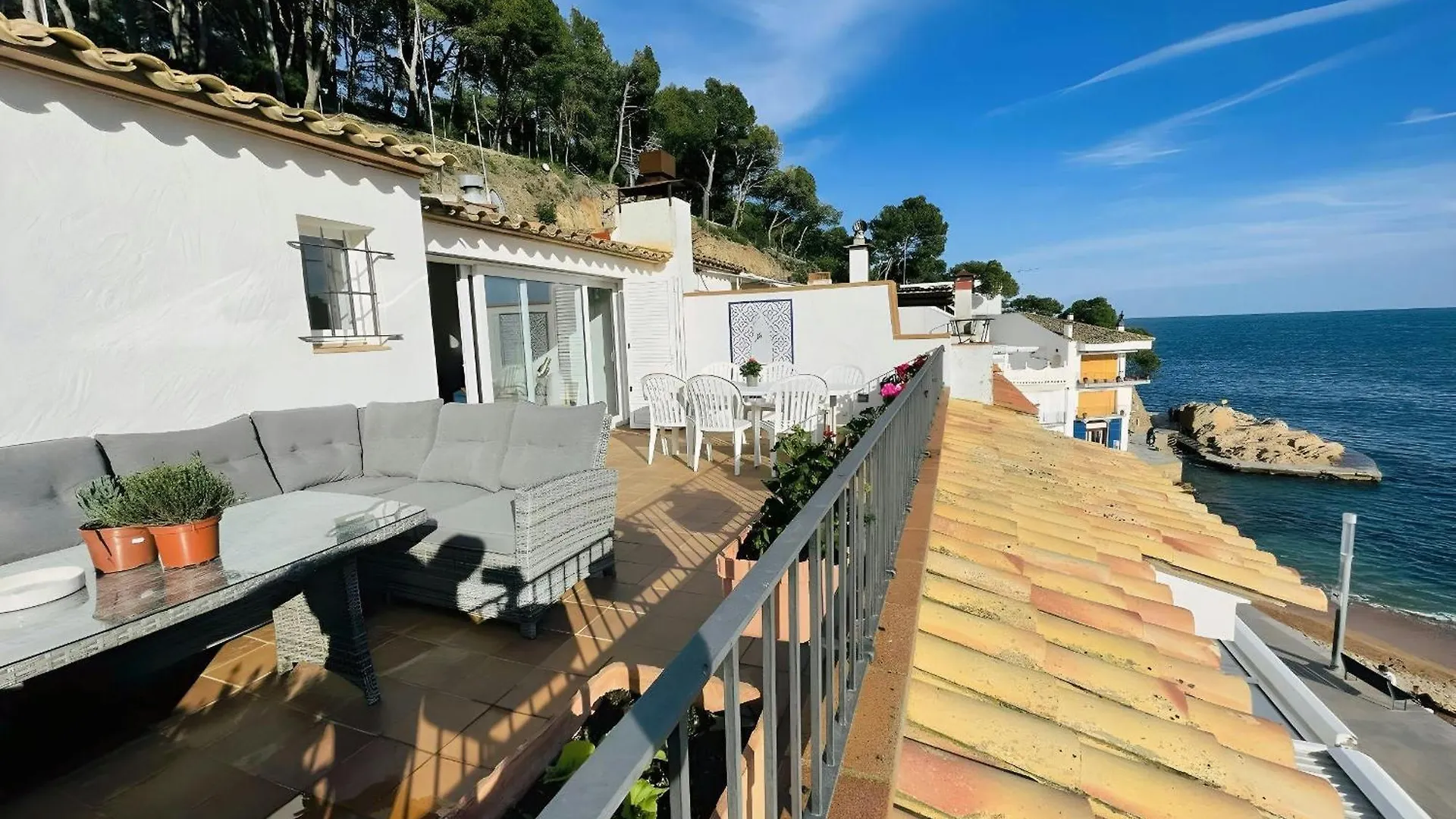 Tamariu Platja - Penthouse On Passeig Del Mar. Apartment