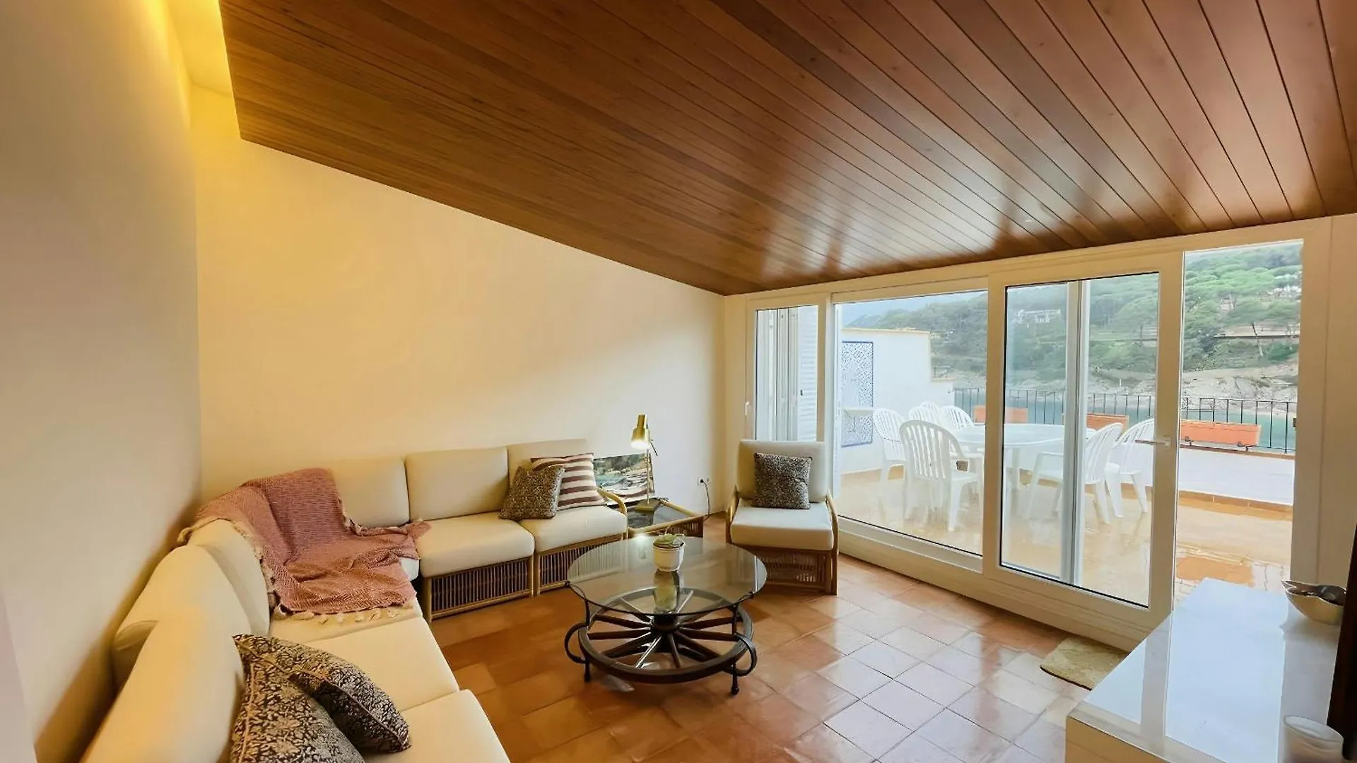 Tamariu Platja - Penthouse On Passeig Del Mar. Apartment
