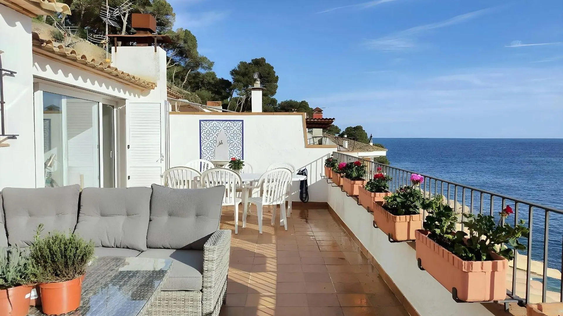 Tamariu Platja - Penthouse On Passeig Del Mar. Apartment Spain
