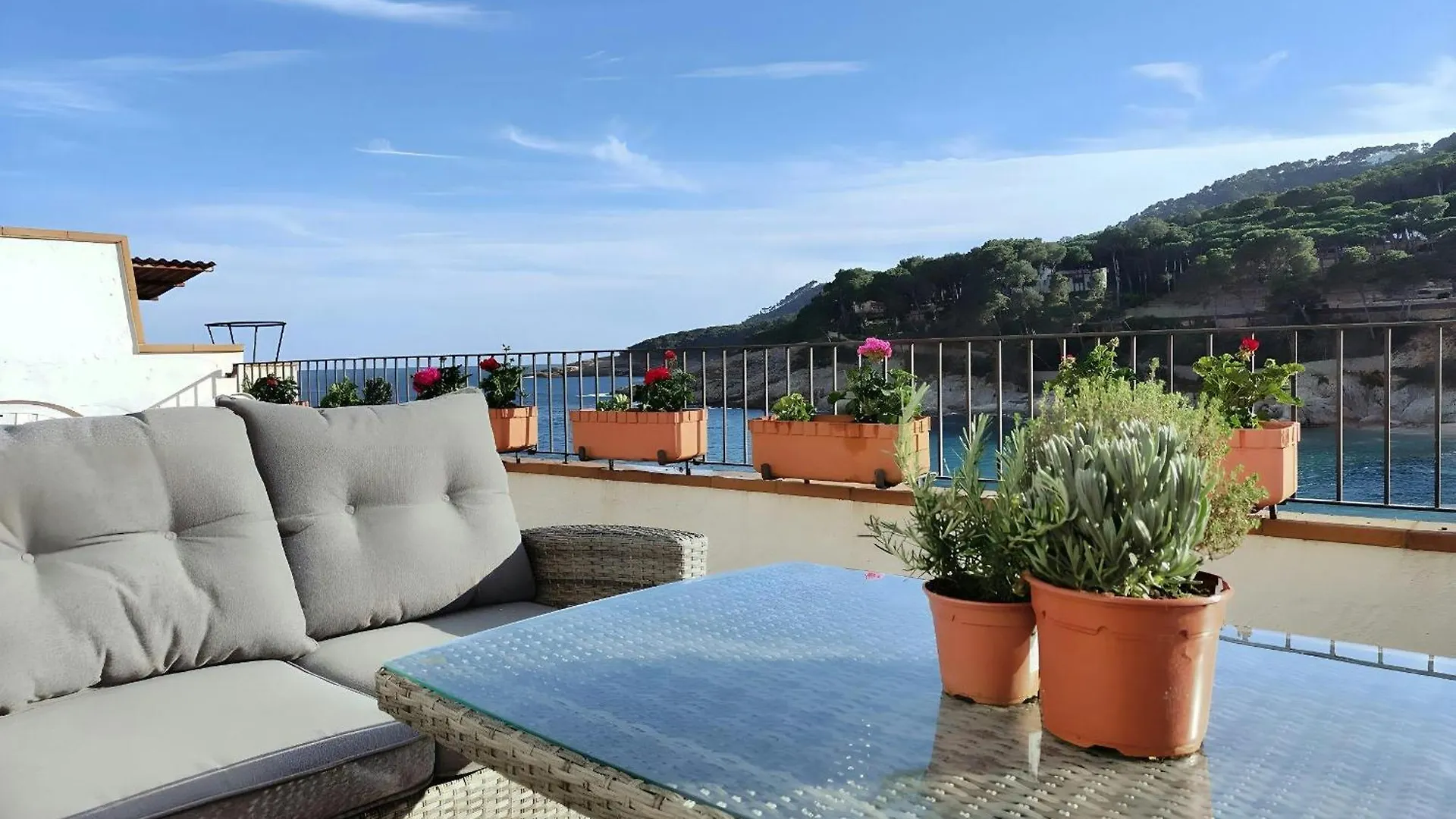 Tamariu Platja - Penthouse On Passeig Del Mar. Apartment