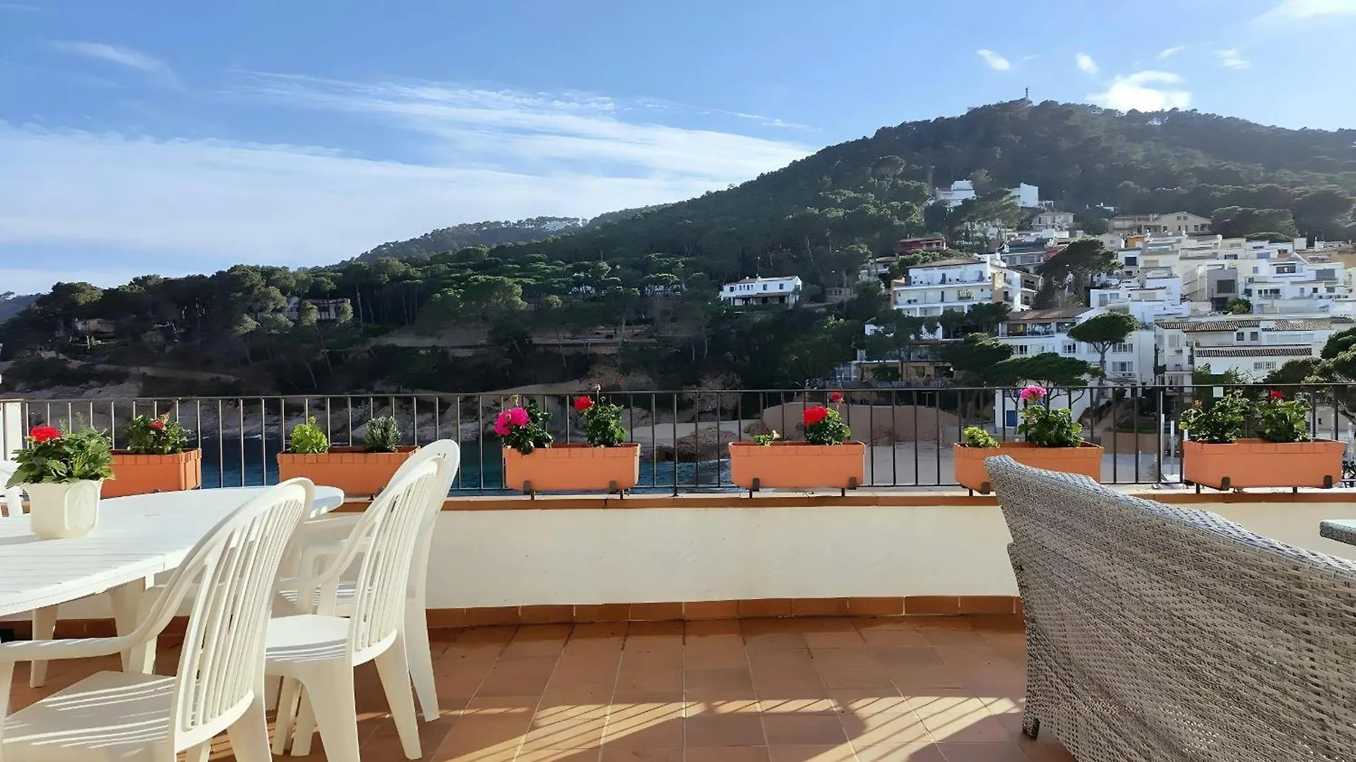 Tamariu Platja - Penthouse On Passeig Del Mar. Apartment