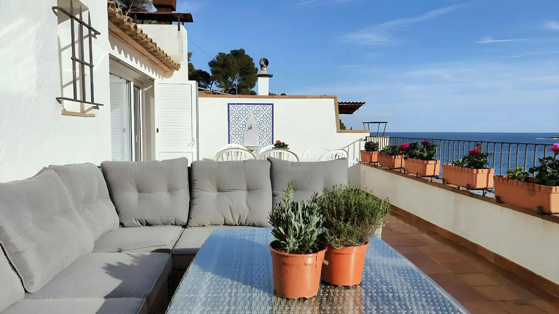 Tamariu Platja - Penthouse On Passeig Del Mar. Apartment