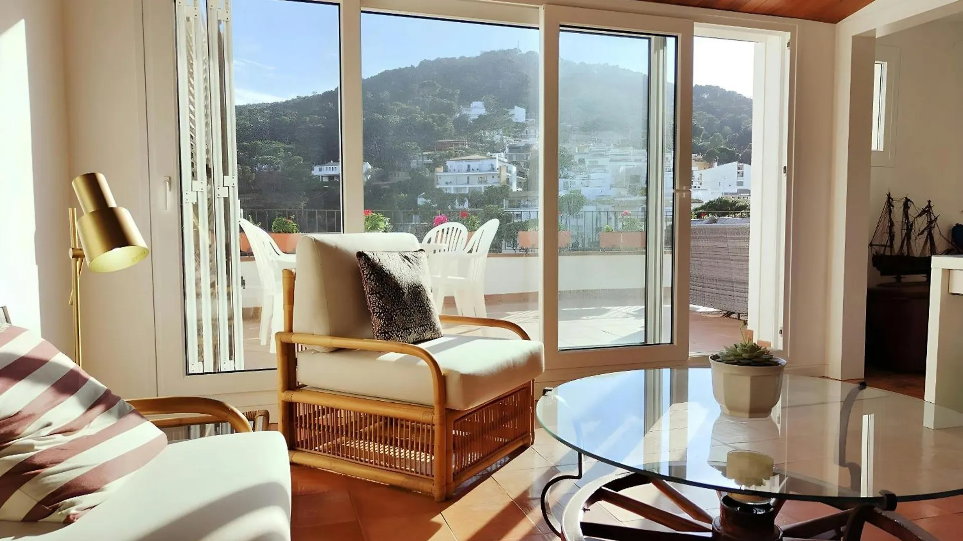 Tamariu Platja - Penthouse On Passeig Del Mar. Apartment